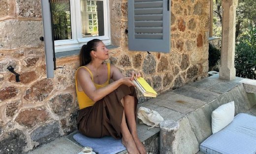 Μαρία Σαράποβα - Αλεξάντερ Γκιλκς: Οικογενειακές διακοπές στην Καρδαμύλη