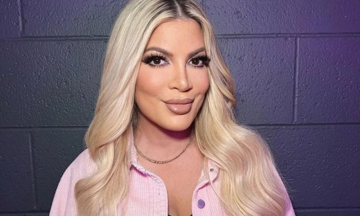 Tori Spelling: Τα εμφυτεύματα στήθους τα μεταμόρφωσε σε ένα αρκετά μοναδικό διακοσμητικό αντικείμενο