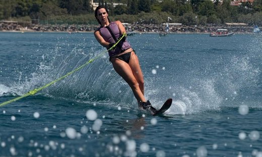 «Σκίζει» τα κύματα η Μαριάννα Γεωργάντη