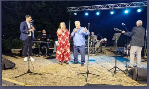 Ντουέτο με την Έφη Θώδη σε πανηγύρι ο Παναγιώτης Ψωμιάδης