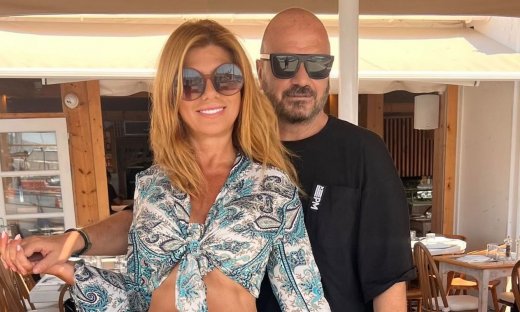 Ζήνα Κουτσελίνη: Οι διακοπές στην Πάρο και οι συναντήσεις!