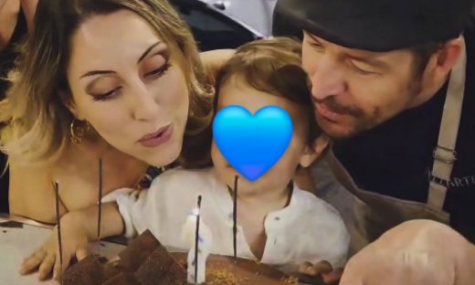 Ο Απόστολος Ρουβάς γιόρτασε τα γενέθλια της συζύγου του με ένα τρυφερό... τρολάρισμα