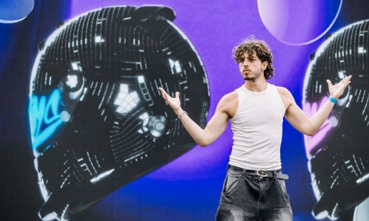 Ελληνικό χρώμα στο Karlovy Vary– Ο Έλληνας χορευτής που ξεχώρισε στο διεθνές φεστιβάλ κινηματογράφου