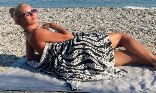 Ζέτα Μακρυπούλια: Οι νέες φωτό της από την Πάτμο και οι διάσημοι φίλοι της