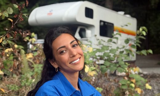 Η Ευγενία Σαμαρά «οργώνει» τον Καναδά με τροχόσπιτο – Εικόνες μέσα στο πυκνό δάσος & την άγρια φύση