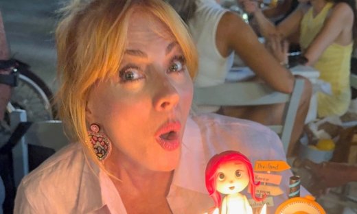 Η Σμαράγδα Καρύδη γιόρτασε τα 56α γενέθλιά της με μία απίθανη τούρτα! Ο απολογισμός & η ευγνωμοσύνη