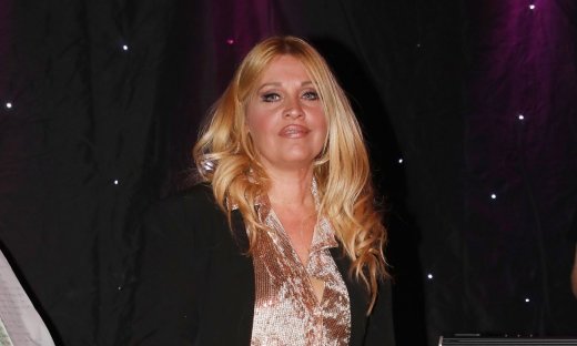 Ατύχημα για τη Σαμπρίνα - Οι φωτογραφίες από το νοσοκομείο με τους ορούς και τους επιδέσμους