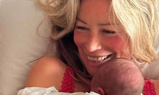 Άριελ Κωνσταντινίδη: Η νέα φωτό με τη νεογέννητη κόρη της στην αγκαλιά της!