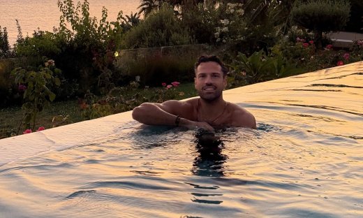 Αργυρός: Η ανάρτηση μετά τη συναυλία & η φώτο στην πισίνα - «Αλβανία, η αγάπη σου είναι αξέχαστη»