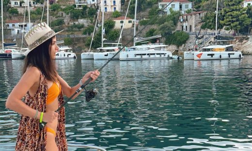 Κατερίνα Γερονικολού: Βρήκε την... Ιθάκη της! Οι πόζες πάνω σε γιοτ και το... ψάρεμα!