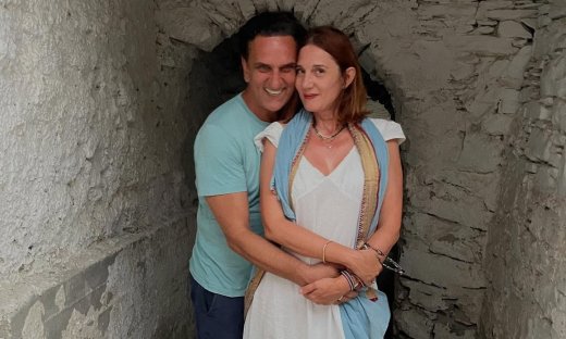 Νίκος Ψαρράς: Ταξίδι ζωής στο Νεπάλ μαζί με τη σύζυγό του, Έλενα Καρακούλη