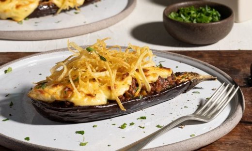 Συνταγή για ατομικό μουσακά από τον Άκη Πετρετζίκη