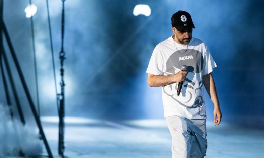 ΛΕΞ: Όπως δεν τον έχετε ξαναδεί! Σπάνιες φωτογραφίες από τις διακοπές του με μαγιό & φίλους!