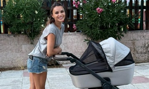 Ελένη Τσολάκη: Το πρώτο καλοκαίρι με την κόρη της και το νέο τηλεοπτικό εγχείρημα