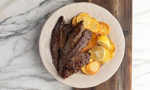 Μοσχαρίσιο συκώτι στο τηγάνι από τον Άκη Πετρετζίκη