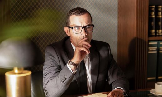 O δικαστής: Ο αγώνας και οι θυσίες του πατέρα να σώσει τον γιο του στη νέα δραματική σειρά