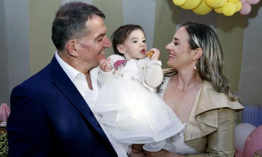 Αφροδίτη Σκαφίδα: Στην παραλία με την κόρη της - Δείτε πόσο μεγάλωσε η Ελευθερία Δήμα