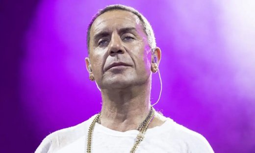 Γιώργος Μαζωνάκης: Βγήκε έξω από το νυχτερινό κέντρο & χαιρέτησε τον κόσμο πριν την εμφάνισή του!