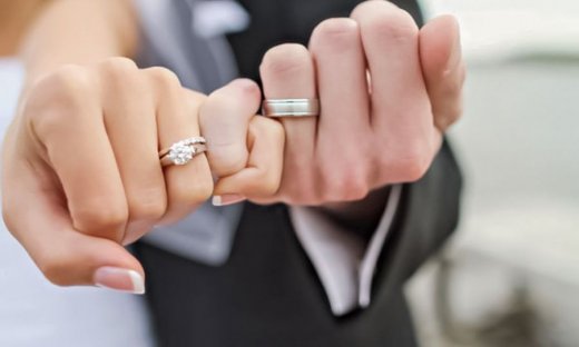 Γνωστό ζευγάρι της ελληνικής showbiz παντρεύεται σε λίγες μέρες & η νύφη έκανε πρόβα νυφικού