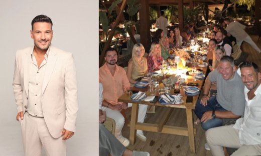 «Το ‘χουμε!»: Ο Κώστας Τσουρός δείπνησε με τους συνεργάτες του σε μία βραδιά που τα είχε όλα