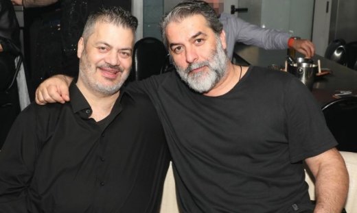 Βασίλης Μπισμπίκης – Μανώλης Κονταρός: Οι βουτιές των δύο φίλων σε παραλία της Κρήτης