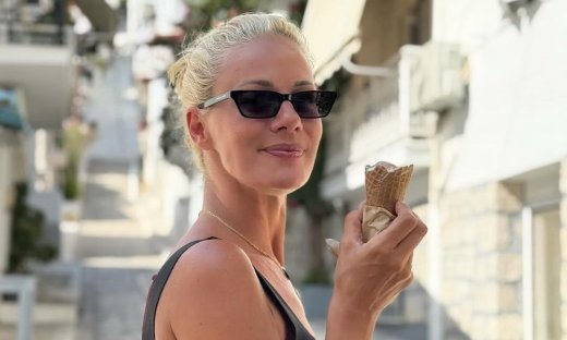 Το guilty pleasure της Ζέτας Μακρυπούλια – Το παγωτό που δεν αποχωρίζεται στις διακοπές της