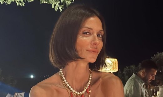 Σοφία Καρβέλα: «Γίνε πιο θηλυκό» – Η επική απάντησή της στα αρνητικά σχόλια για τα κιλά της!