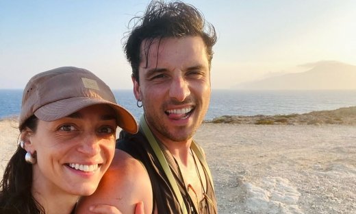 Κιουρκτσόγλου – Χατζηαγγελάκης: Έρωτας στην Κάρπαθο - Οι φωτογραφίες τους που «μυρίζουν» καλοκαίρι!