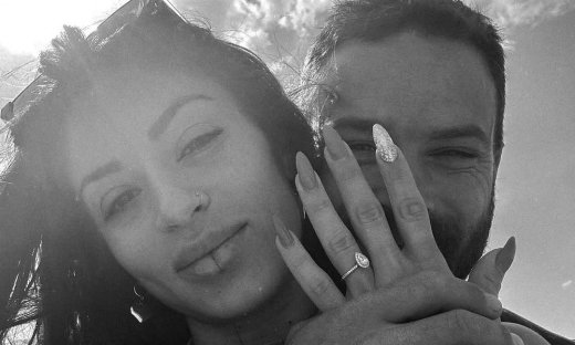 Στέφανος Μιχαήλ: Μας δείχνει το μονόπετρο που χάρισε στην αγαπημένη του λίγο πριν από τον γάμο