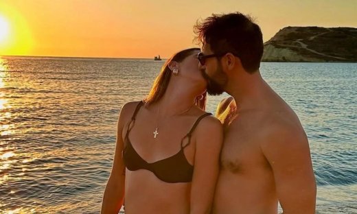 Θανάσης Πατριαρχέας: Η ρομαντική απόδραση στην Κίμωλο μαζί με τη σύζυγό του, Βίβιαν Δράκου