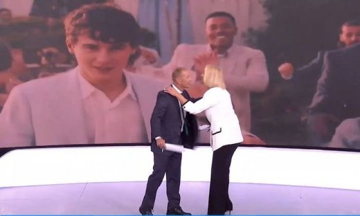 Ντόρα Κουτροκόη – Γιώργος Γρηγοριάδης: Η πρεμιέρα του «Action Τώρα» και το… φιλί στο πλατό!