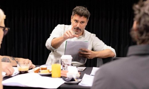 Γιατί ρε πατέρα: Οι πρωταγωνιστές μας συστήνονται μέσα από 4 αποκαλυπτικά βίντεο!