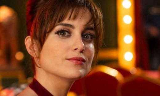 Πόρτο Λεόνε – Αδαμοπούλου: O ρόλος και η αλλαγή στην εμφάνιση για την ηρωίδα της