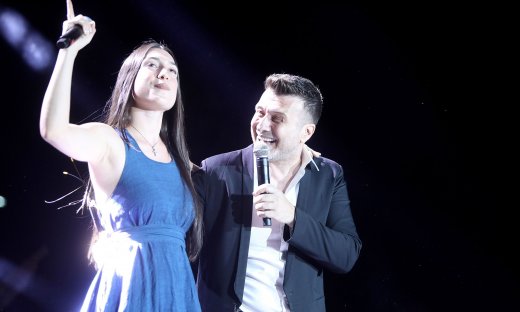 Πλούταρχος: Η on stage «ατάκα» στην κόρη του Κατερίνα για τις φήμες γάμου & η αμηχανία της