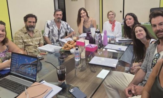 Θάλασσες μας χώρισαν: Δυο αδερφές διεκδικούν τον ίδιο άντρα! Αυτός ο έρωτας ξεπερνά κάθε εμπόδιο