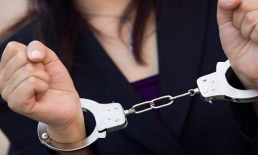 Ρόδος: Συνελήφθη γνωστή influencer για κατοχή ροζ κοκαΐνης