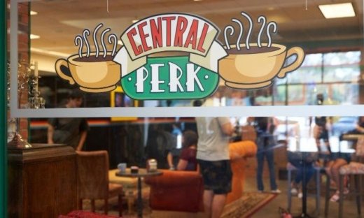 To «θρυλικό» Καφέ Central Perk από τα «Φιλαράκια» ανοίγει στην Times Square της Νέας Υόρκης