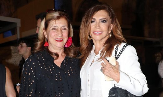 Σπάνιο καρέ: Η Μιμή Ντενίση στο Ηρώδειο μαζί με την αδελφή της, Σοφία