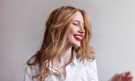 Plump & perfect: Τα προϊόντα που χαρίζουν όγκο, σχήμα και λάμψη στα χείλη σου