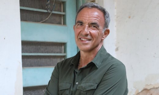 Νίκος Αλιάγας: Η άγνωστη συνεργασία του πατέρα του με τον Αλέν Ντελόν, η συνέντευξη & τα δάκρυα!   