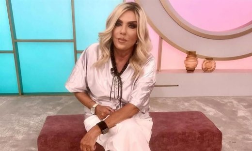 Επικό! Η Δάφνη Μπόκοτα είδε στον ΣΚΑΪ ότι έγινε... λαμπάδα για την Ανάσταση! «Επιτέλους καιρός ήταν»