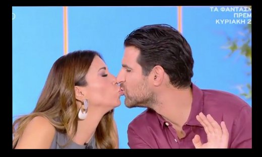 Χατζίδου – Παύλου: Αντάλλαξαν φιλί on air – «Έχετε δει ποτέ ξεκλείδωτο το καμαρίνι;»