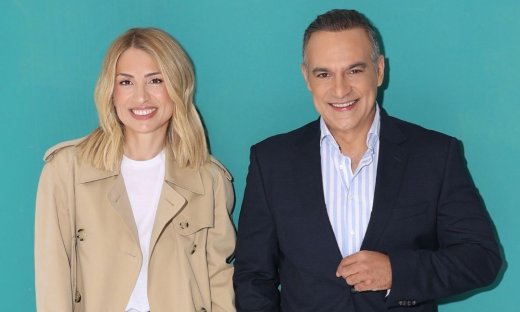 Ξαφνιάστηκε η Μαρία Ηλιάκη: «Πότε έκανες τρίτο παιδί; Νόμιζα είχες δύο!» - «Είναι 9 ημερών...»