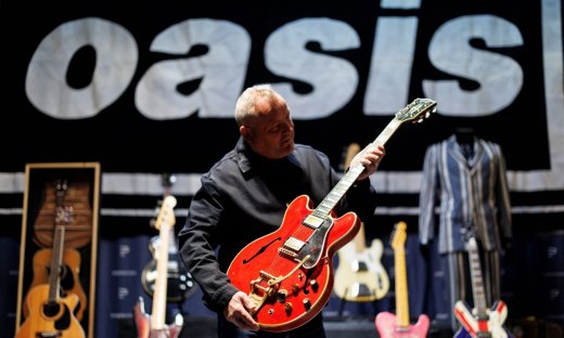 Κιθάρα του Νόελ Γκάλαχερ, που συνδέεται με τη διάλυση των Oasis, πωλείται σε δημοπρασία