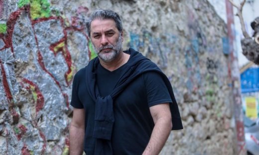 Στο Α’ Τμήμα Τροχαίας Βορειανατολικής Αττικής ο Βασίλης Μπισμπίκης-Πότε θα οδηγηθεί στα δικαστήρια;