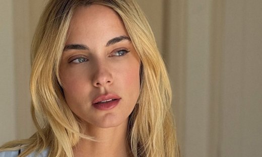 Δούκισσα Νομικού: Με νέο look εμπνευσμένο από… Παρίσι – Έλαμψε το πρόσωπό της με φινετσάτες αφέλειες