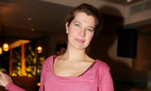 Βίκυ Μαραγκάκη: Σπάνια δημόσια εμφάνιση για την κούκλα ηθοποιό – Πώς είναι σήμερα