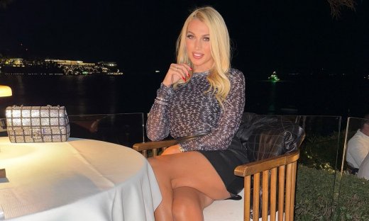 Κωνσταντίνα Σπυροπούλου: Έτσι αποχαιρετά τον Σεπτέμβριο - Αγκαλιά με το αγόρι της δίπλα στη θάλασσα!