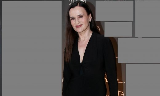 Καρυοφυλλιά Καραμπέτη: Έτσι παραμένει νέα και όμορφη στα 67 της χρόνια