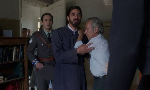 Άγιος έρωτας: Ο π. Νικόλαος ένα βήμα πριν ξεσκεπάσει τον Μαρκόπουλο